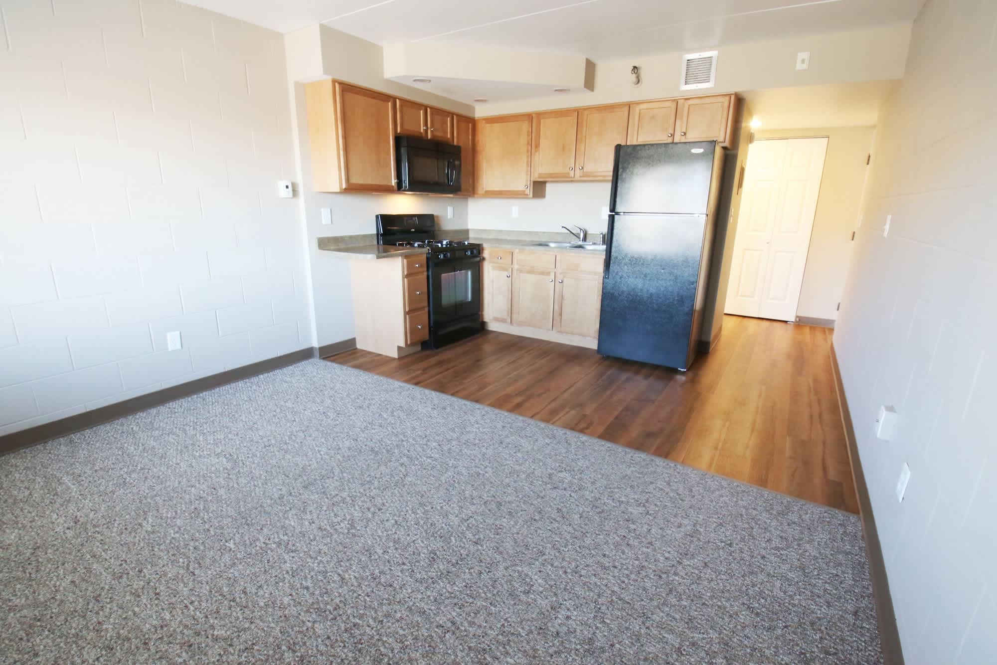 River Tower Apartments – photo 3