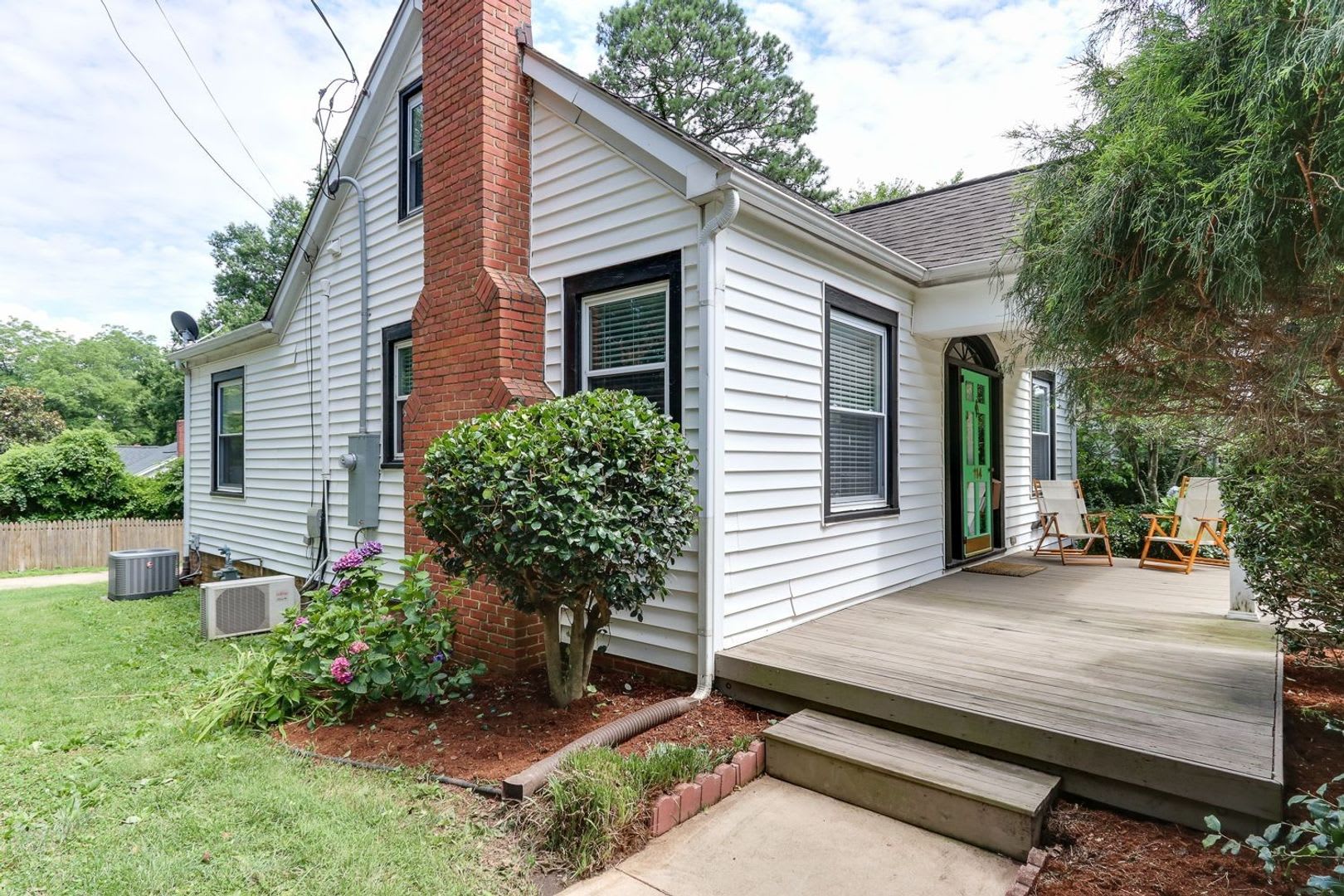 Adorable Inside the Beltline bungalow with lots of charm! – photo 2