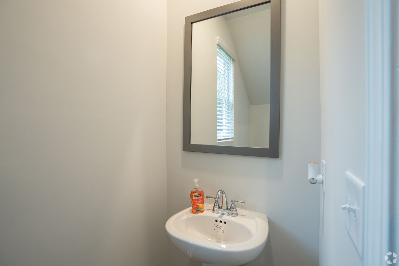BRAND NEW 3 Bed 2.5 bathroom townhomes in Calhoun! – photo 4