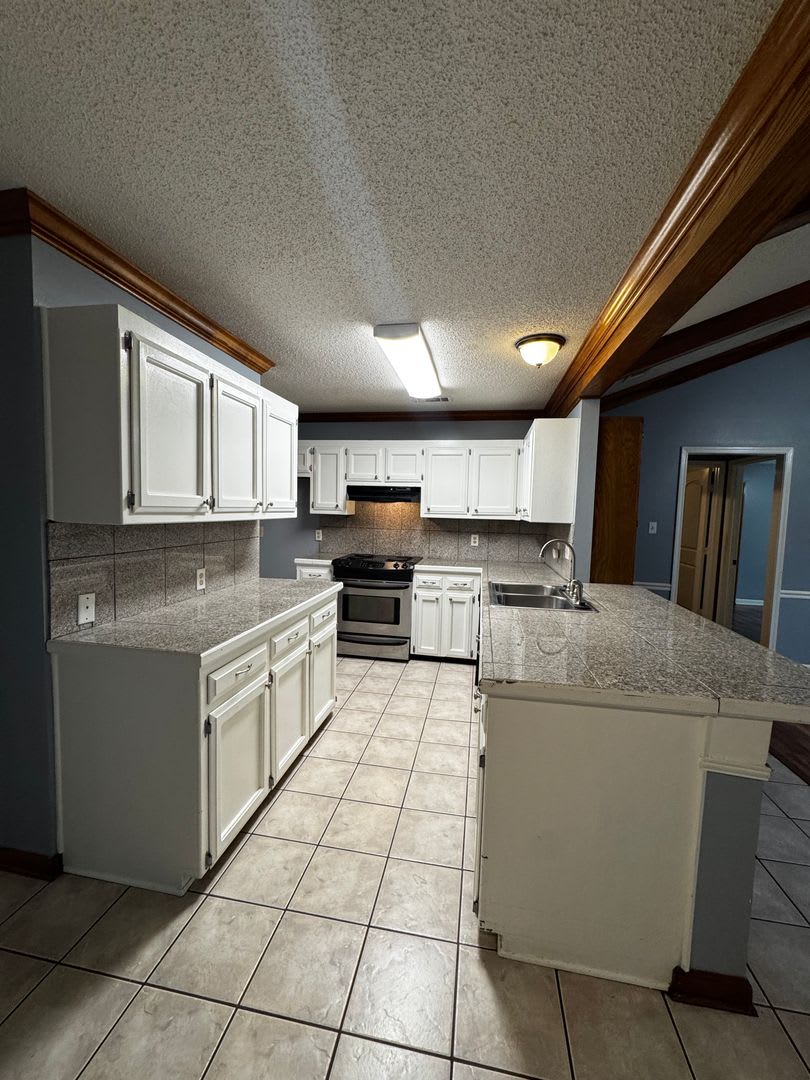 3BD/2BA House for Lease in Fairwood Estates! – photo 4