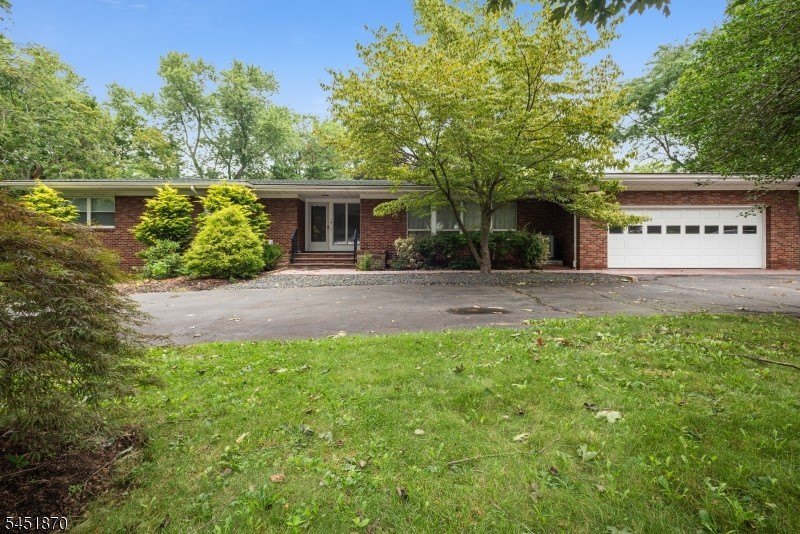 681 Easton Ave – photo 2
