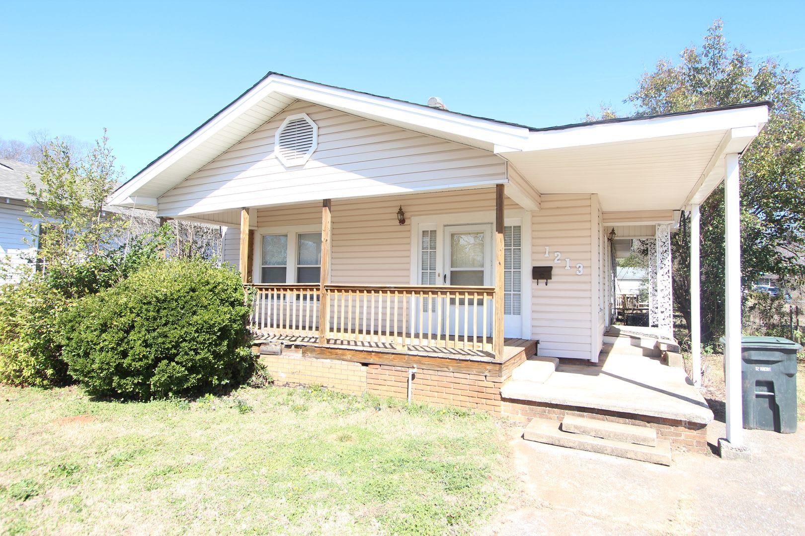New On The Market with Fresh Updates!! Better Hurry!! – photo 1