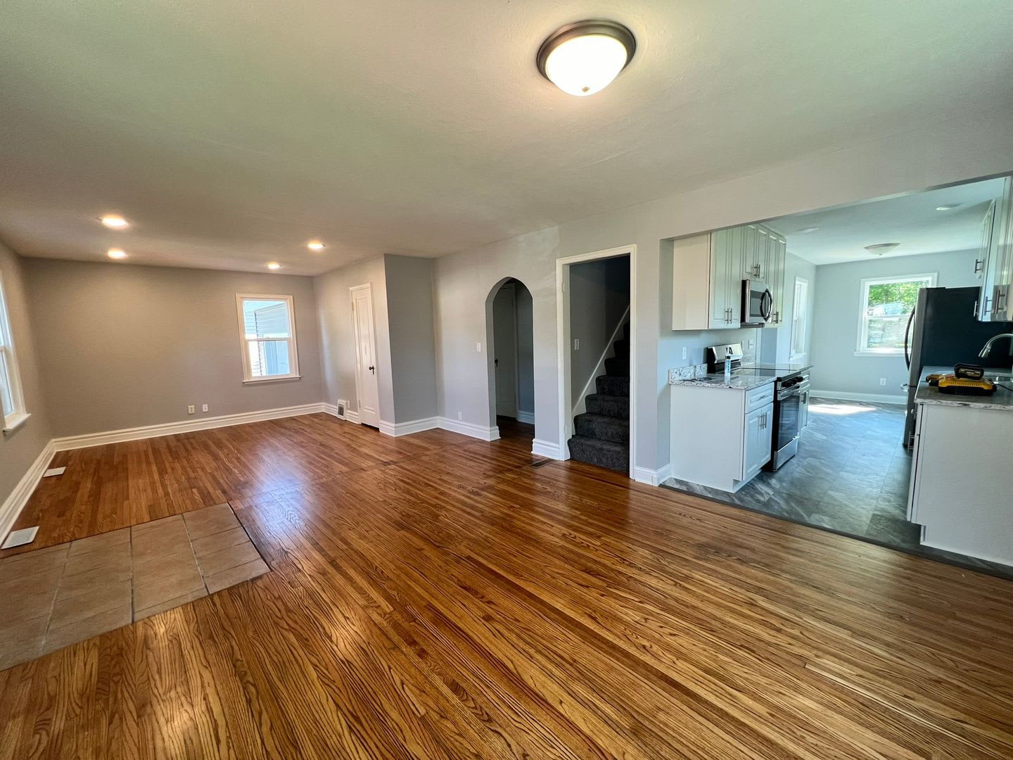 **RENT SPECIAL!!** Adorable 3 Bedroom Fully Renovated Home! – photo 3