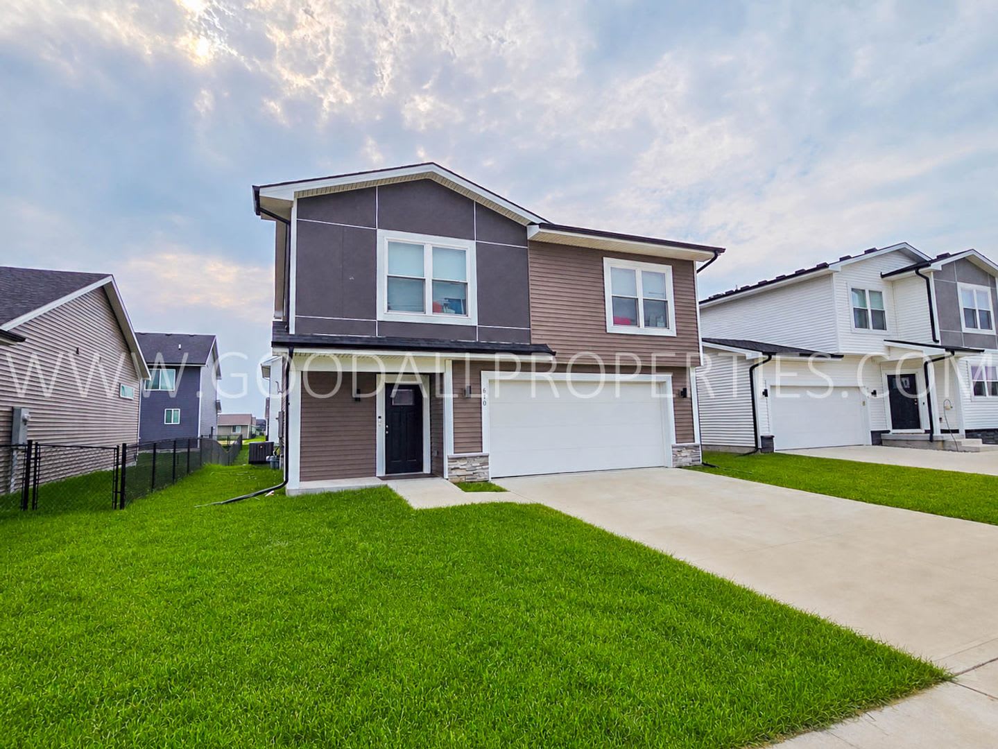END OF SUMMER SPECIAL: $200 off the first 3 months! 4 Bedroom 3 Bath two story home – photo 1