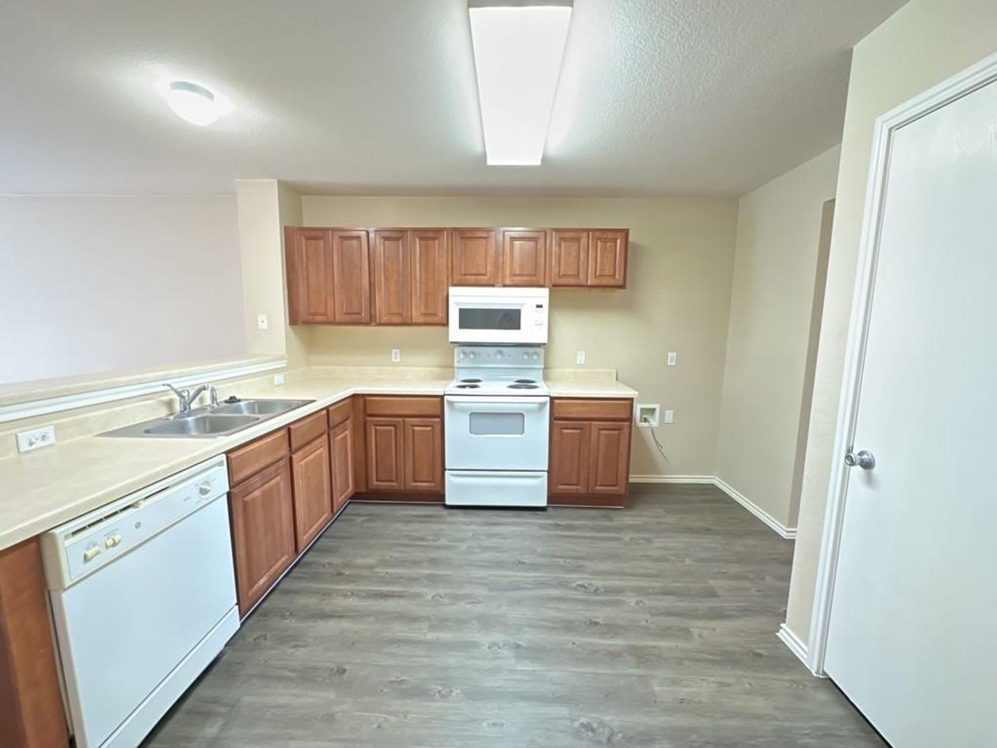 Amazing Corner Lot 3 Bed 2 Bath Home – photo 5
