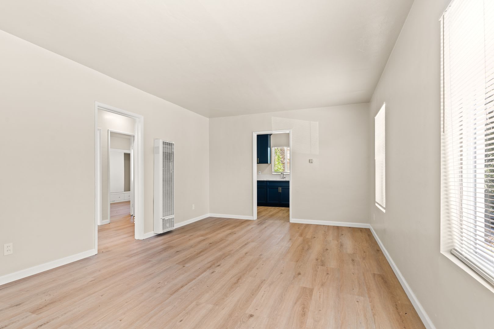 Fully Remodeled Oakland 2 Bed w/ Off-Street Parking & Beautiful Cabinets – photo 3