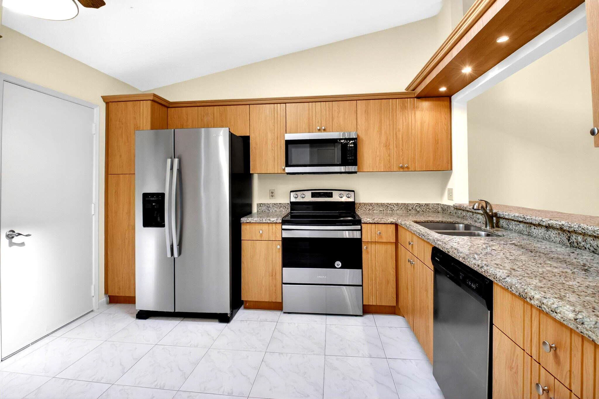 10938 Roebelini Palm Court – photo 5