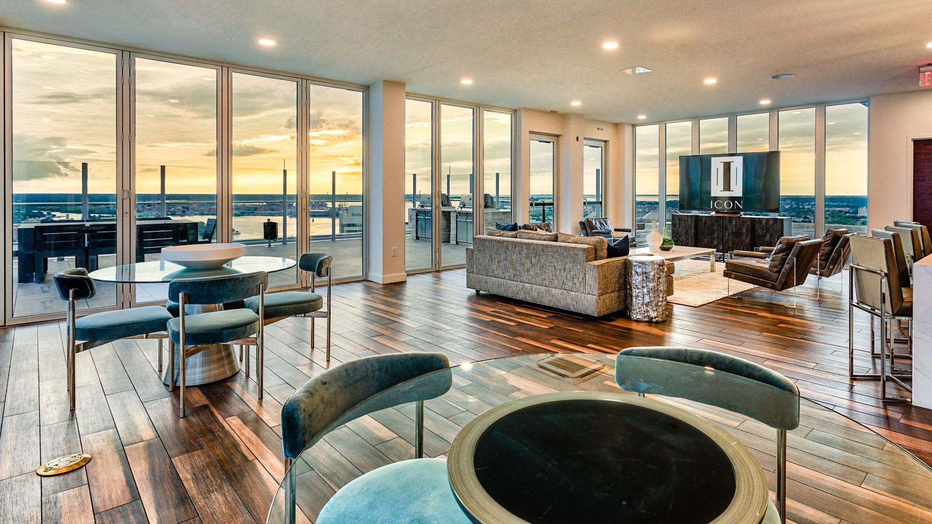 Icon Norfolk Apartments – photo 3
