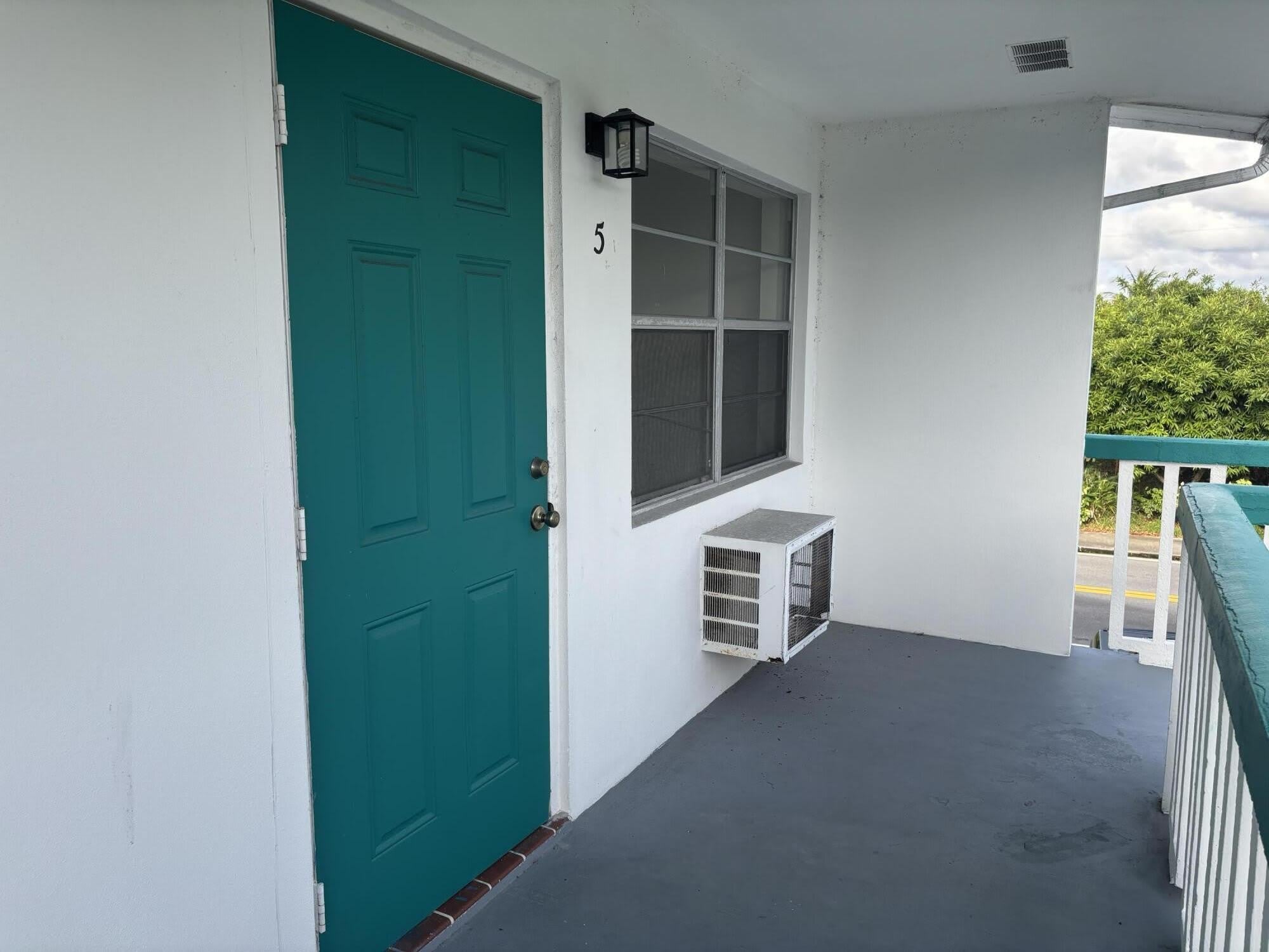 1111 N Federal Highway – photo 2