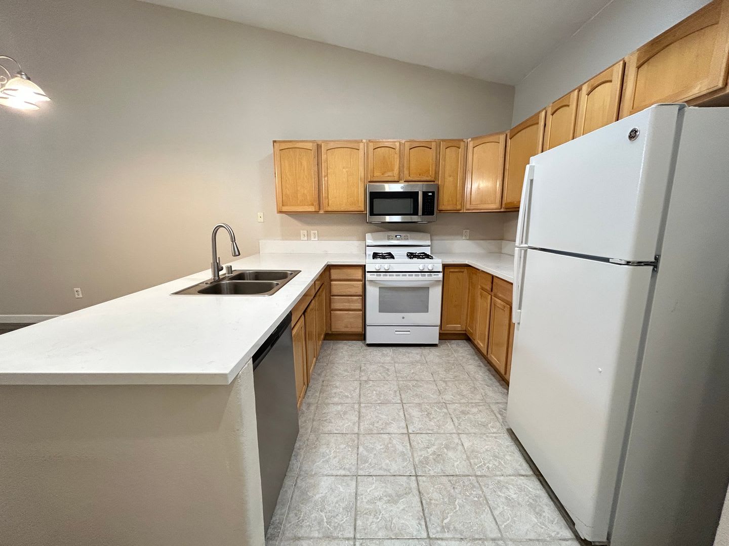 Single Story 3-Bed 2-Bath Townhouse! – photo 4