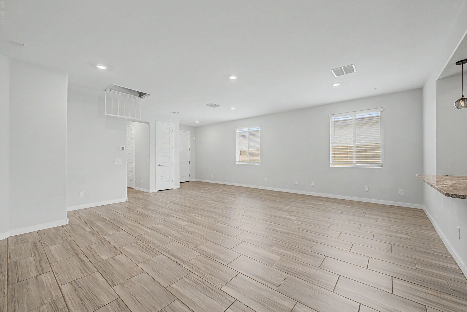 Beautifully updated 4 bed/2 bath home – photo 3
