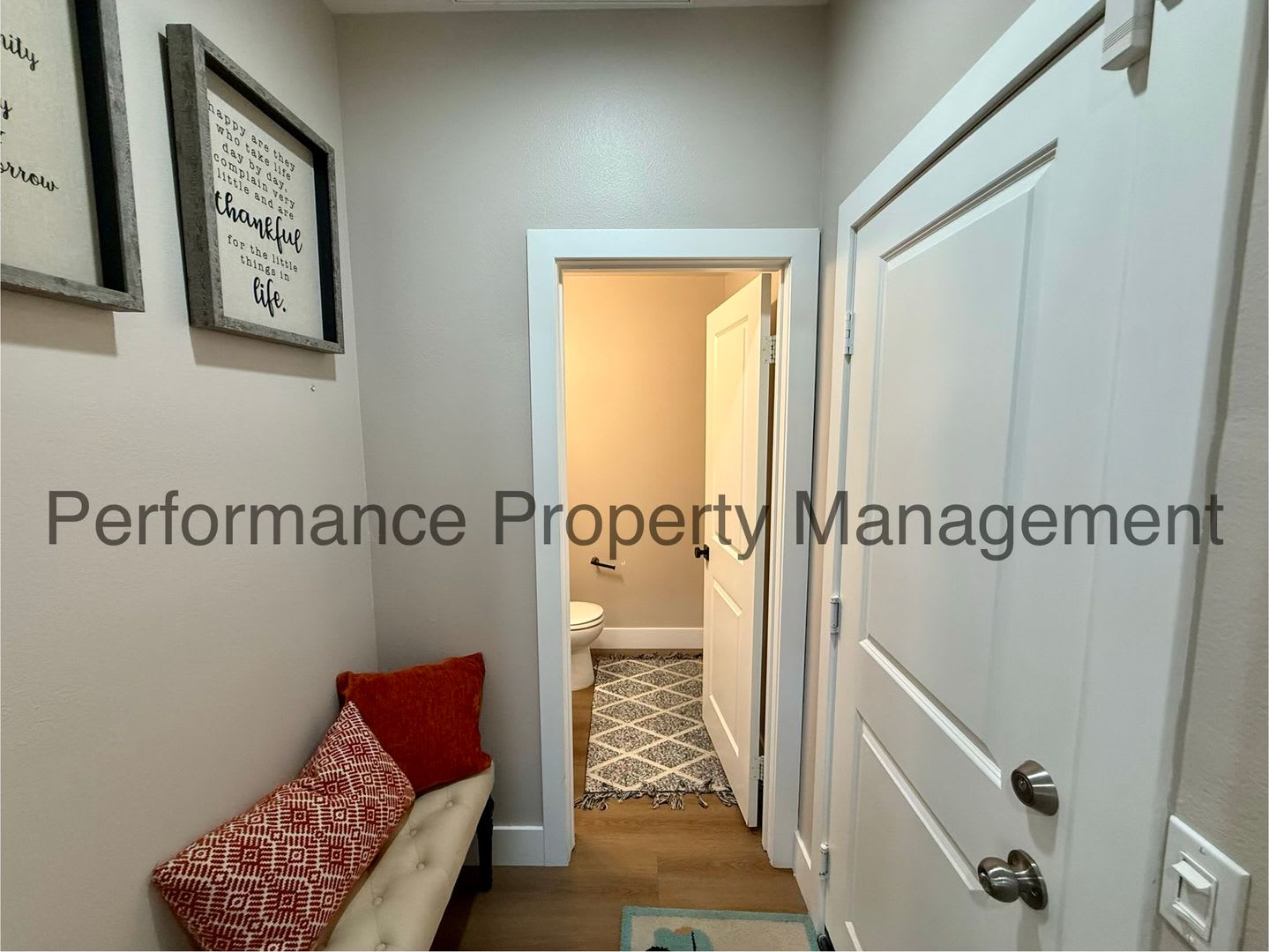 Beautiful 2 Storty 4 Bed/3.5 Bath Home w/ RBP & Deposit Alternative Option – photo 4