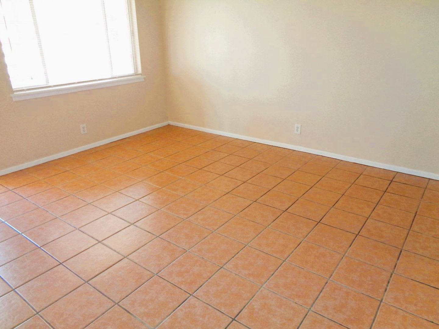 Cute Single Level Northeast Home With Refrigerated Air Located In Quiet Neighborhood – photo 2