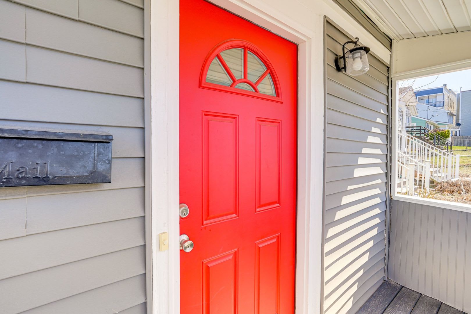 Renovated 2 Bedroom + Den w/ Private Garden Access – photo 2
