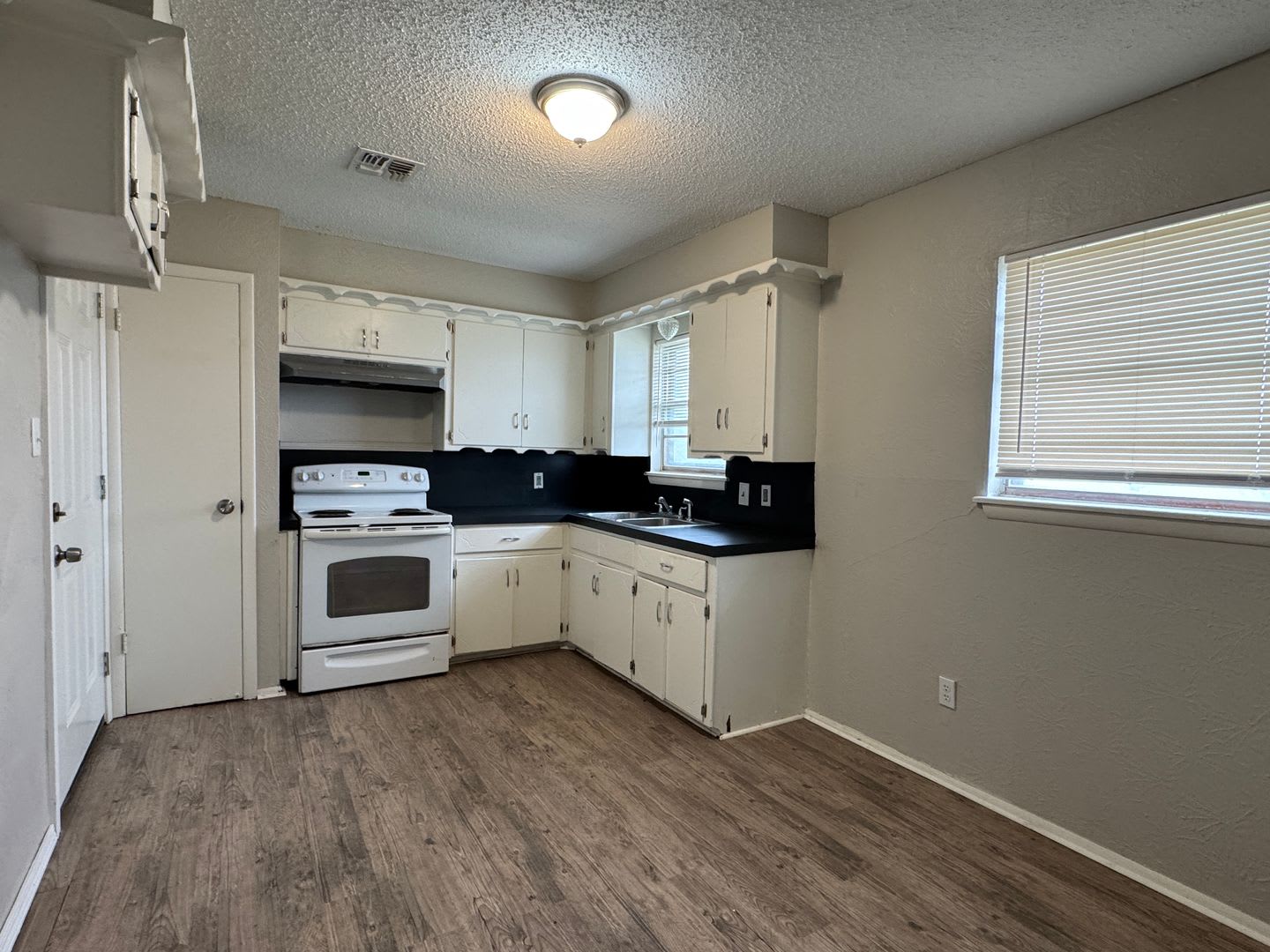 3310 SW Salinas- Available now! – photo 4