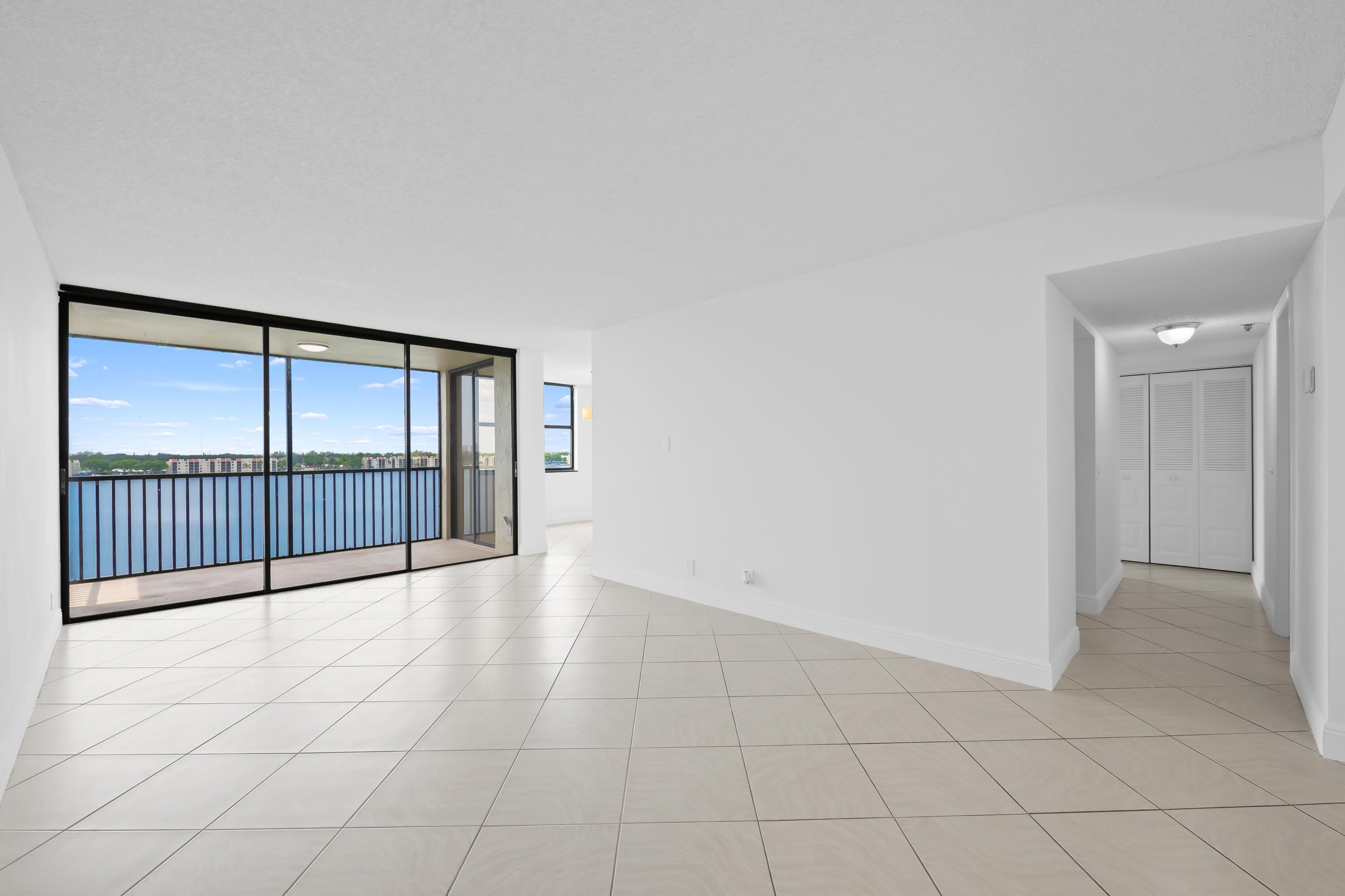 105 Lake Emerald Drive – photo 4