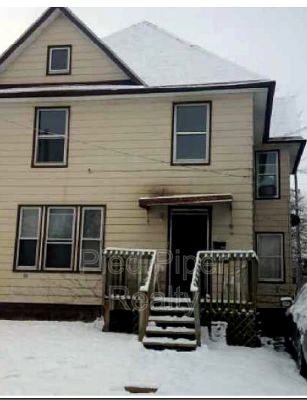 253 1/2 W Pleasant St – photo 1
