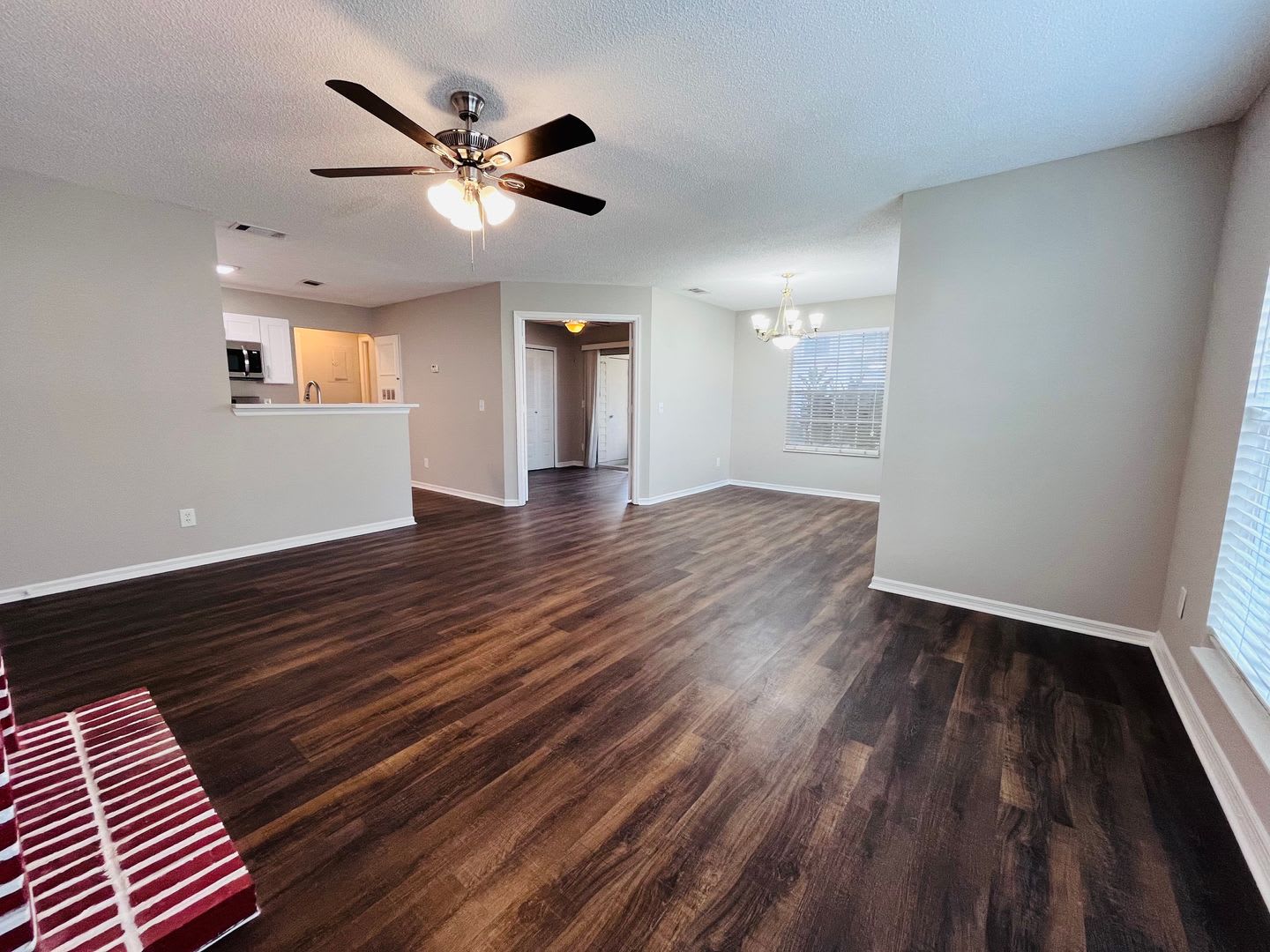 2/2 w/DEN 1st Floor Condo – photo 4
