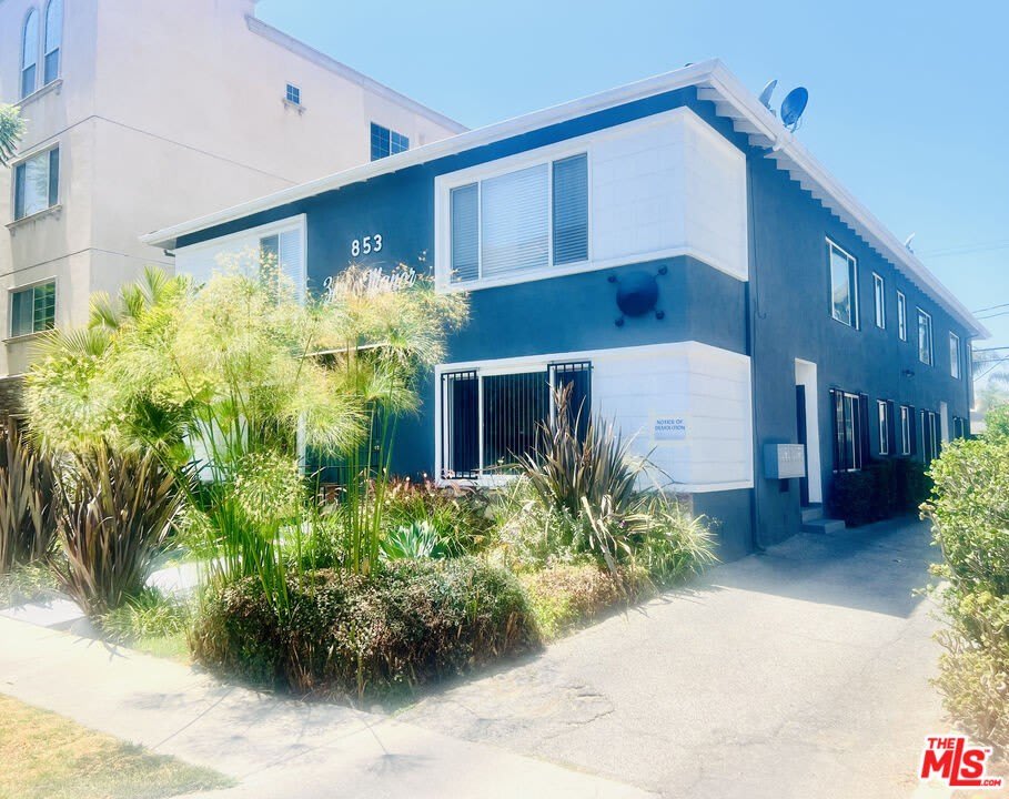 853 N HUDSON Ave – photo 1