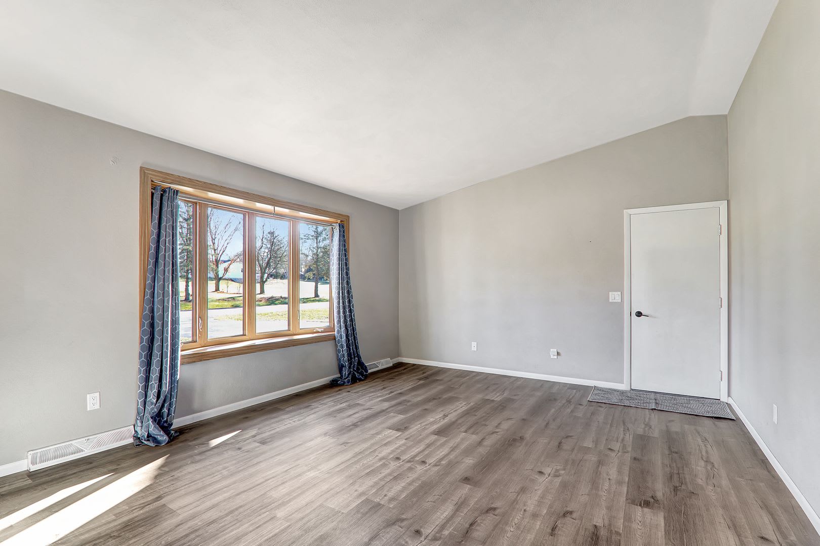 3789 Skyhigh Dr – photo 5