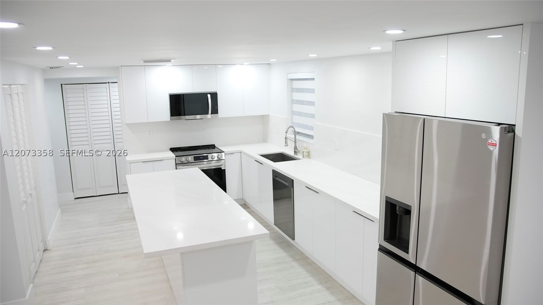 9357 Fontainebleau Blvd – photo 2