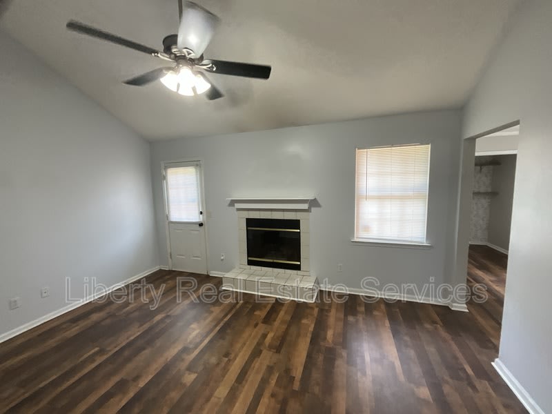 1635 Latham Ct – photo 2