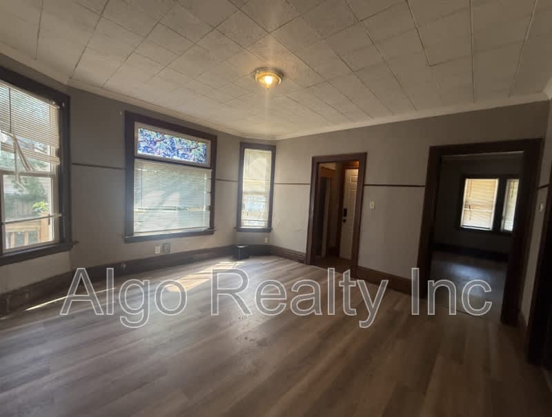 1040 Jessie St 3 – photo 4
