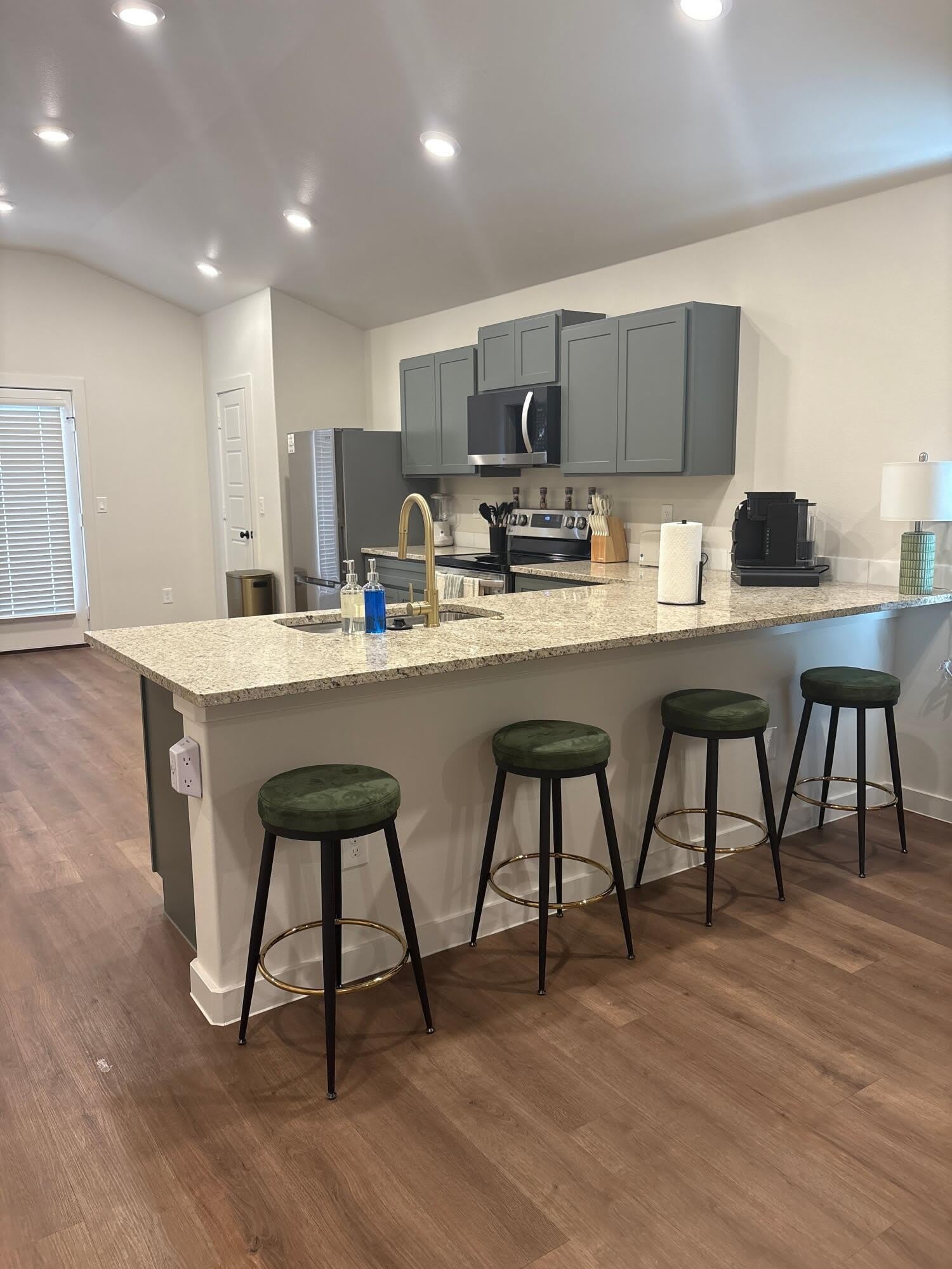2144 Langford Avenue – photo 3
