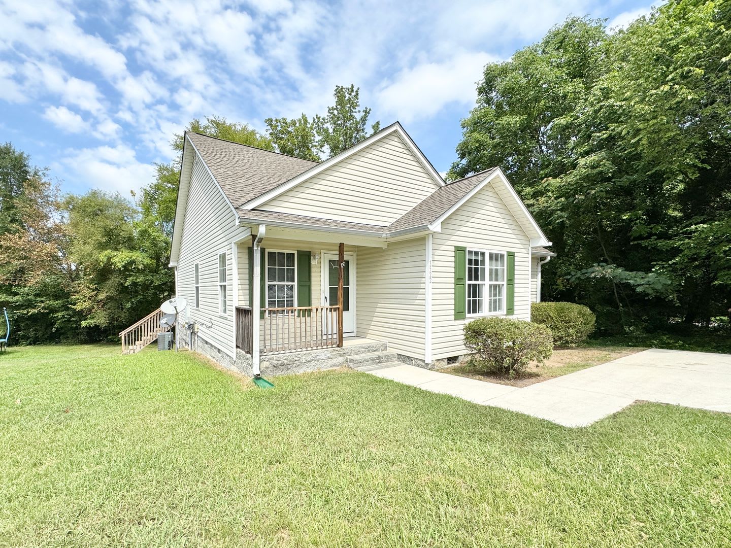Wonderful Lakefront 4 Bedroom 2 Bath In St Clos Subdivision Off Creekridge Road – photo 1