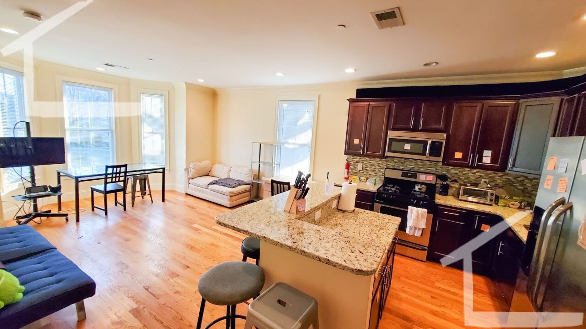 Charming 4 Bedroom-No Broker Fee – photo 1