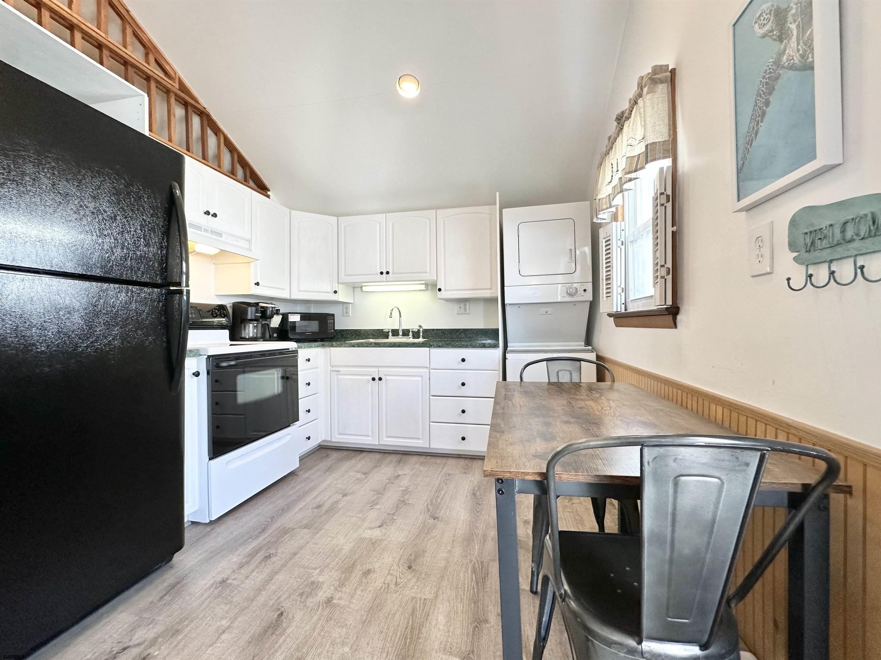 148 E Burk Ave – photo 5