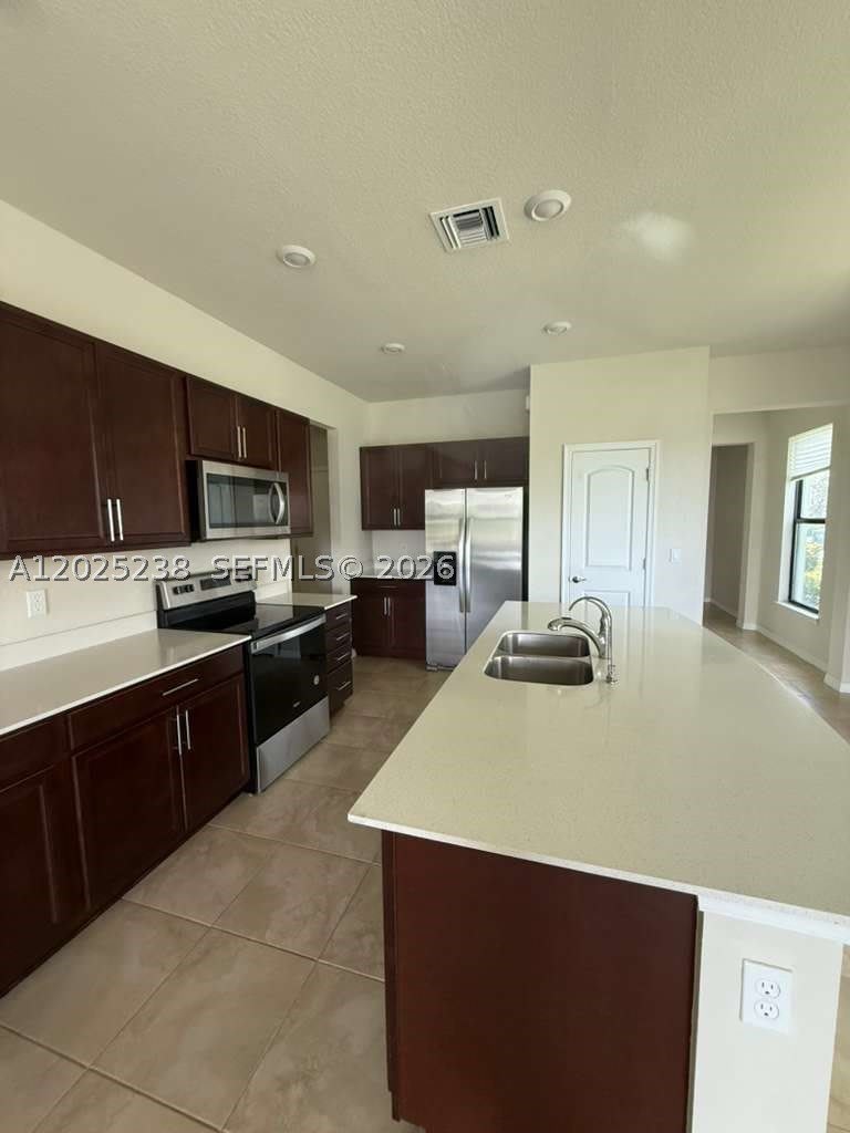 2163 Appleton Cir S – photo 5