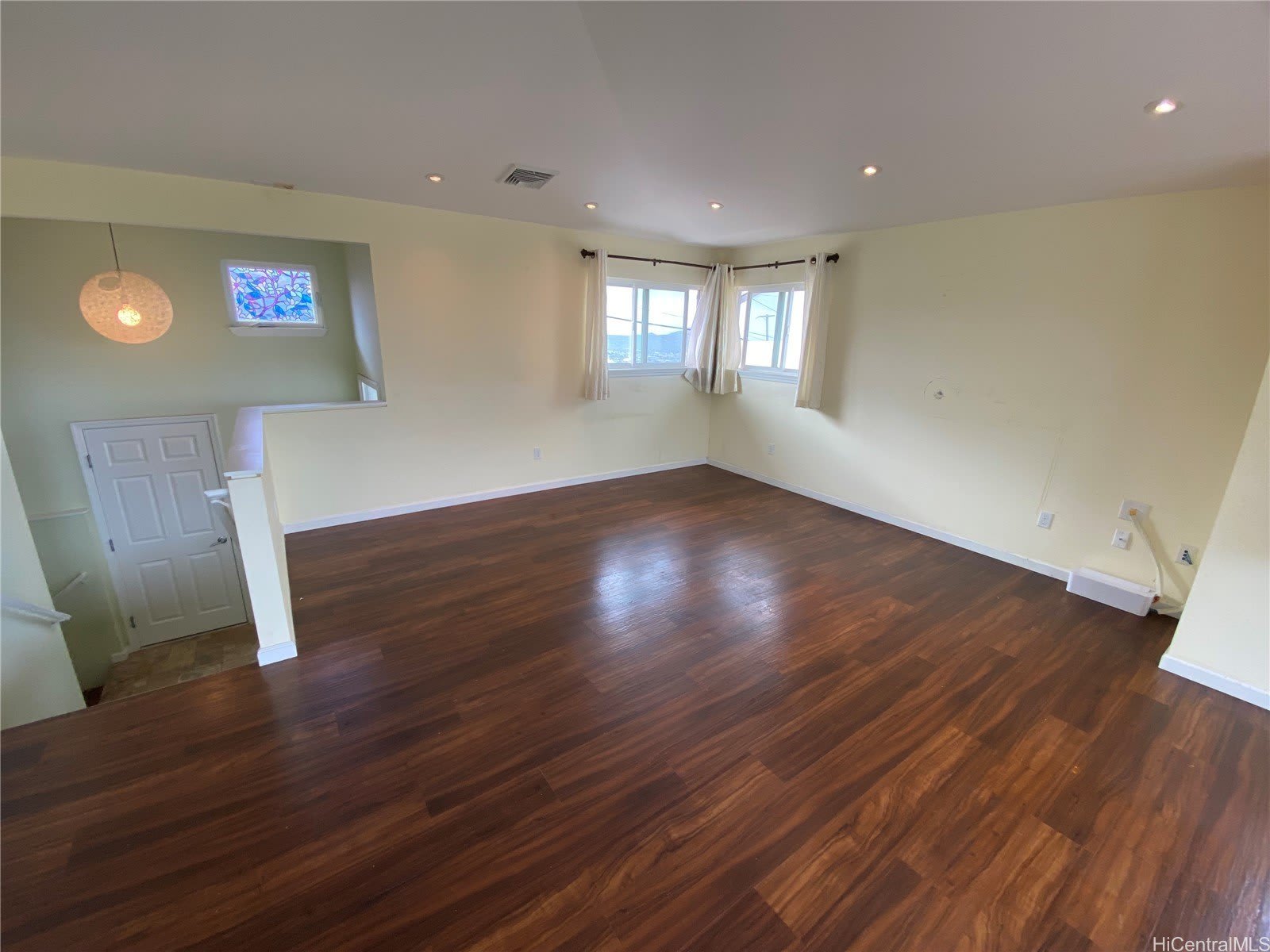 1886 St Louis Drive – photo 2
