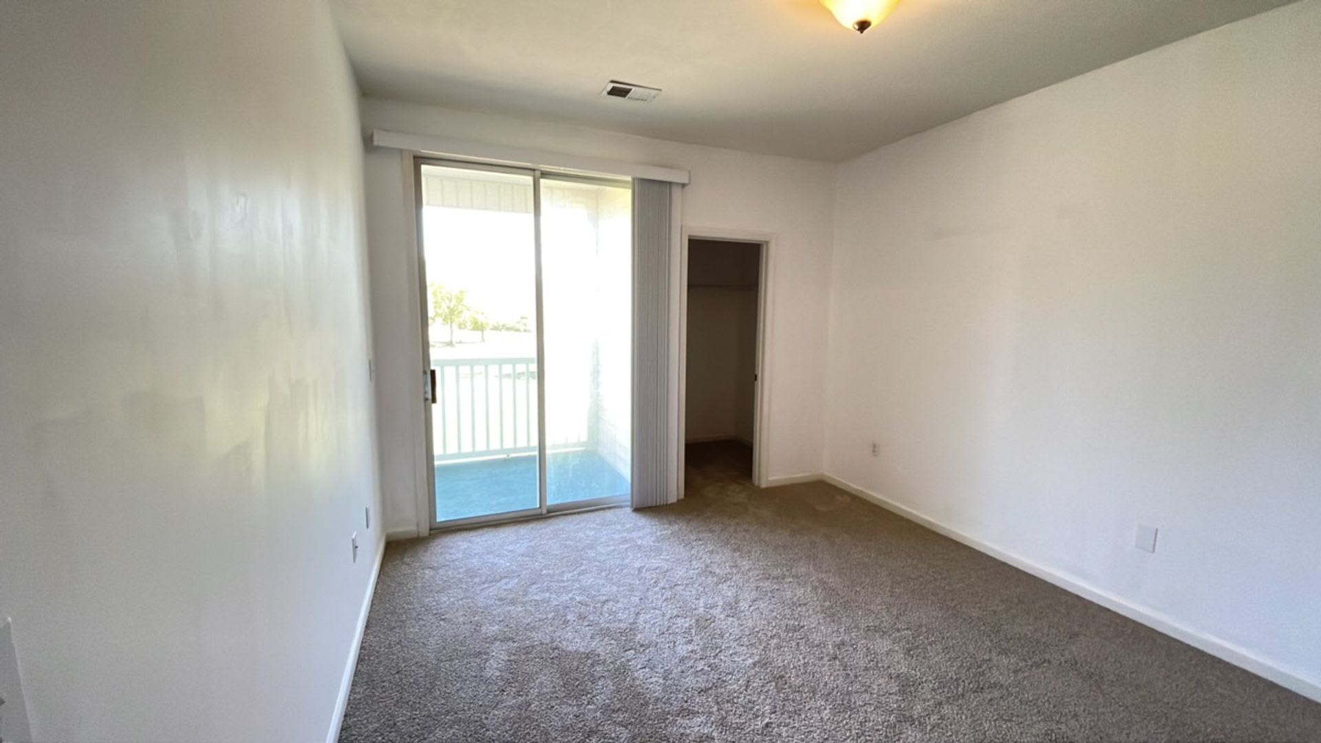 SPECIAL! 2 Bedroom/2 bath Condo; 1/2 off rent second month – photo 2