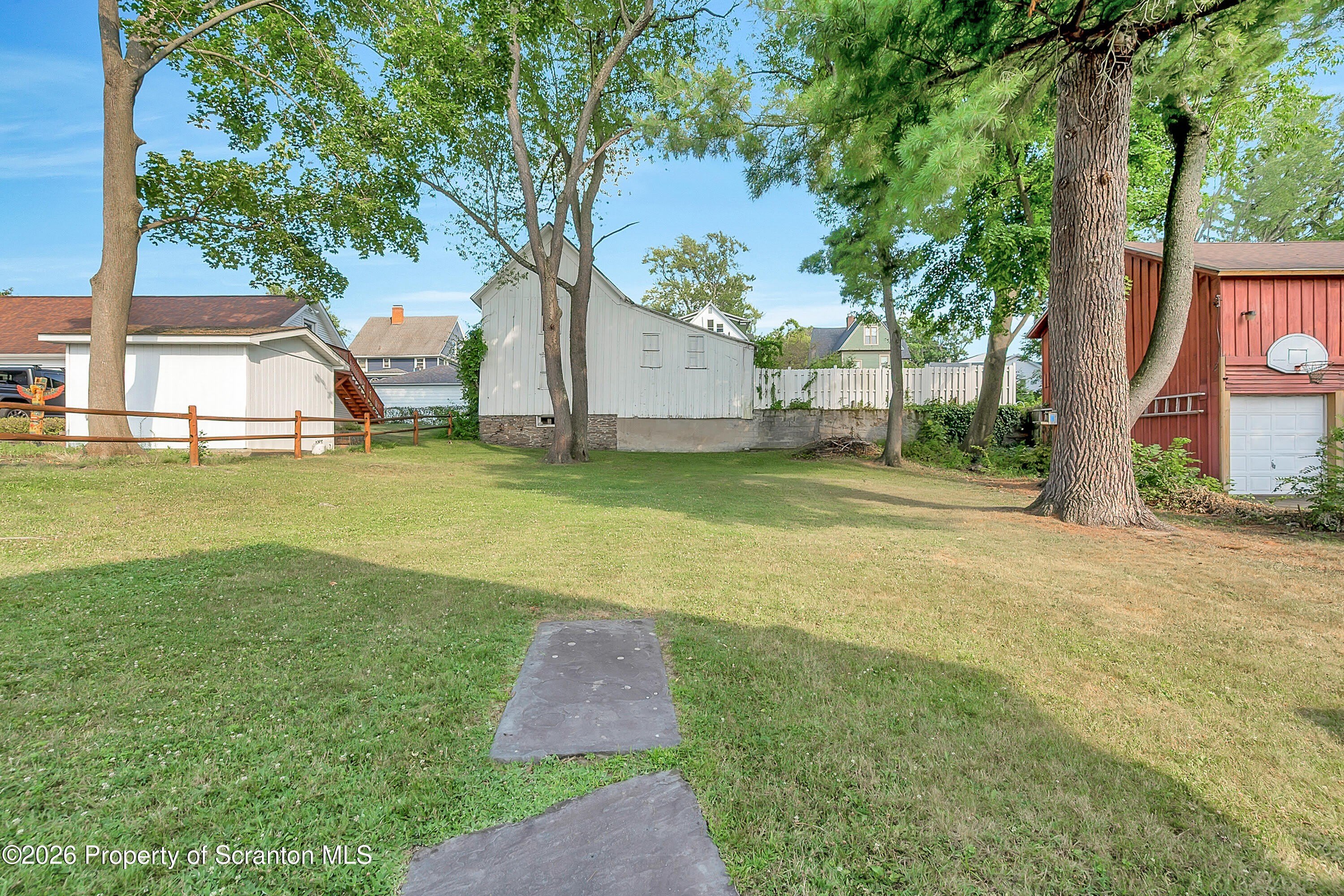 1724 Monsey – photo 3