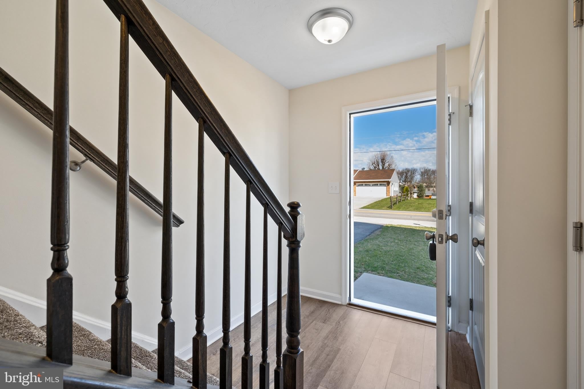 914 Setting Sun Ln – photo 2