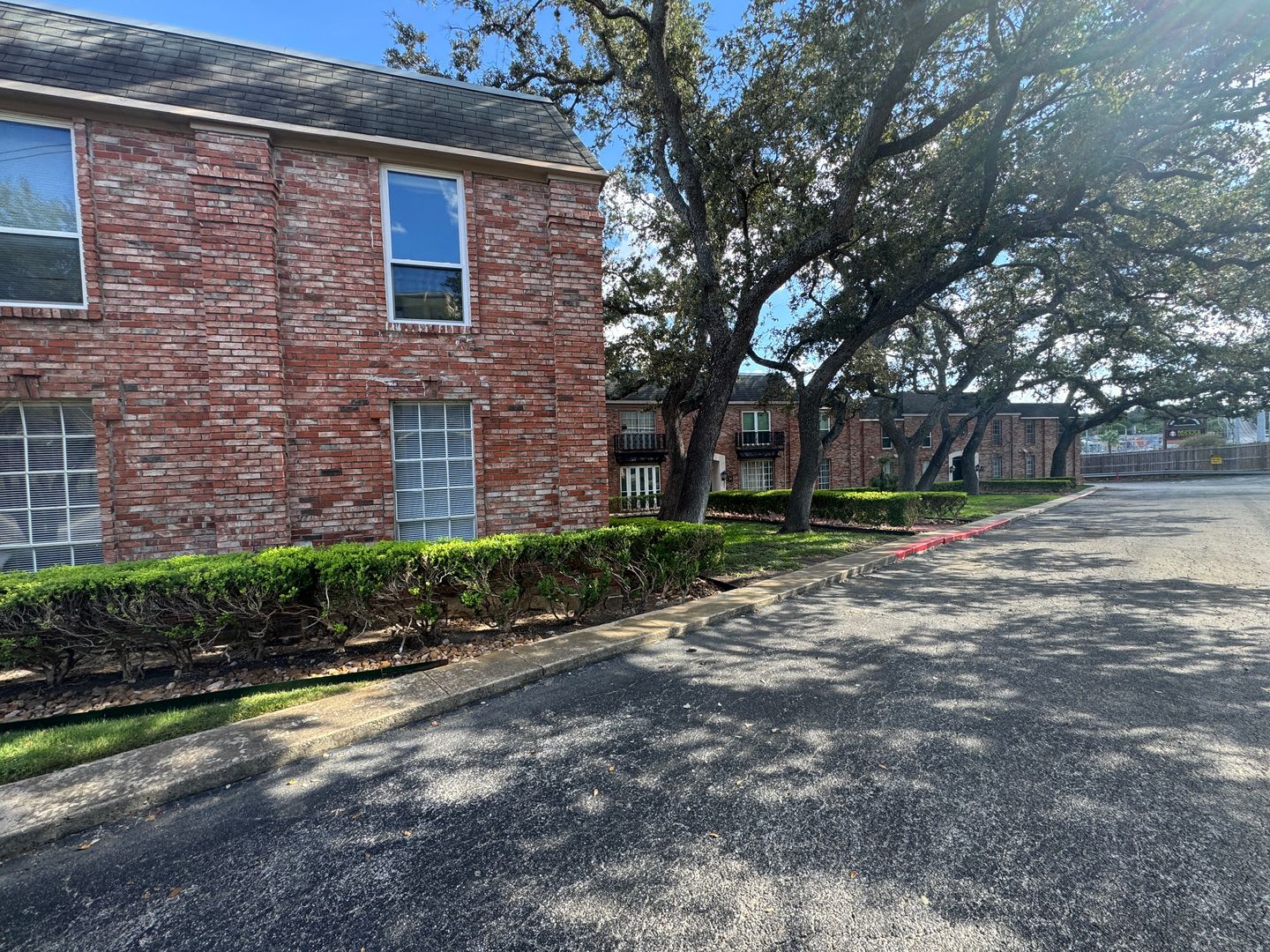 GREAT SPACIOUS CONDO – photo 4
