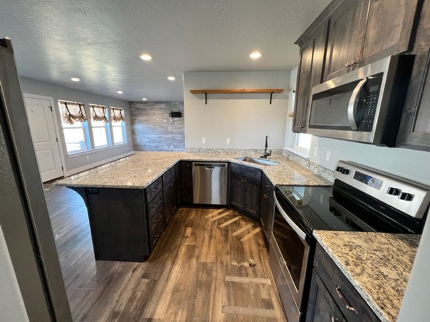 STUNNING 7-BEDROOM HOME IN PLEASANT GROVE – photo 2