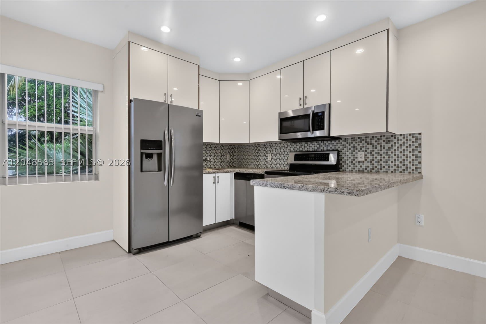 12800 NE 11th Ave – photo 3