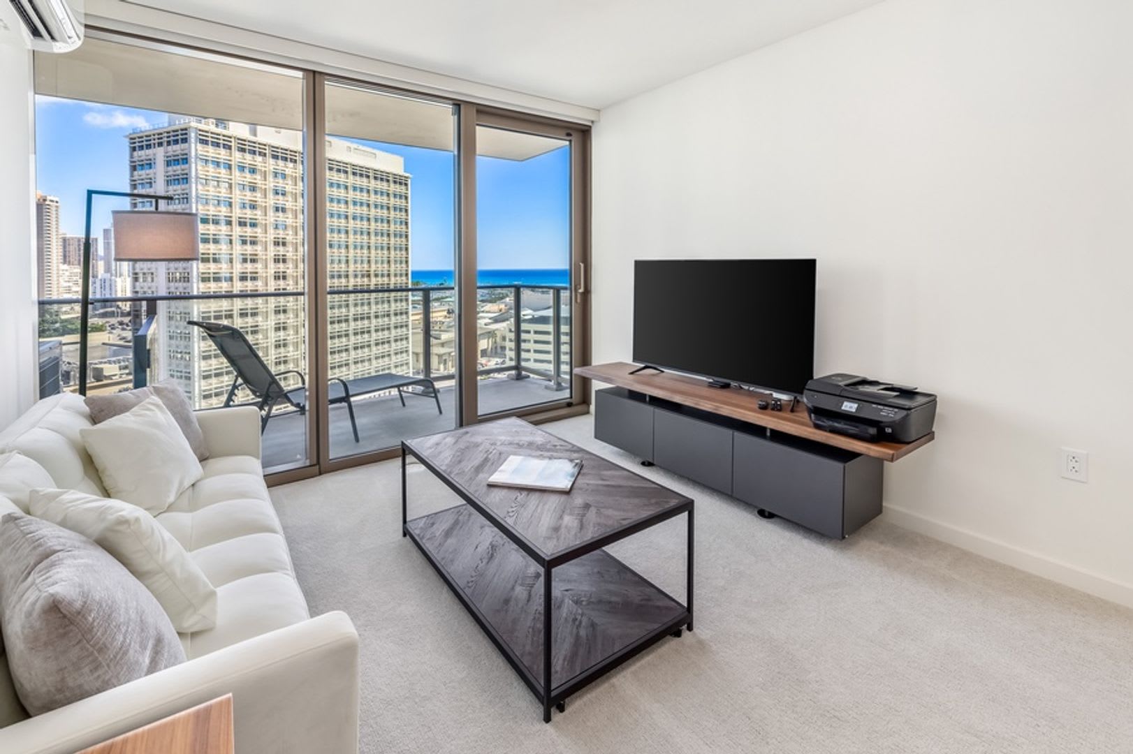 Sky Ala Moana #1701: Spacious Condo w/ Ocean Views – photo 2