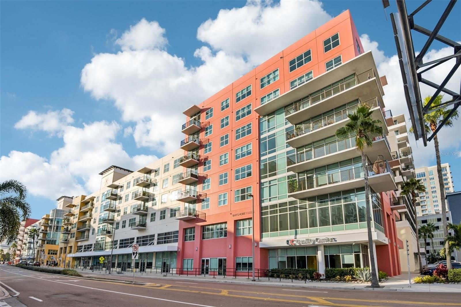 1208 E KENNEDY Boulevard – photo 1
