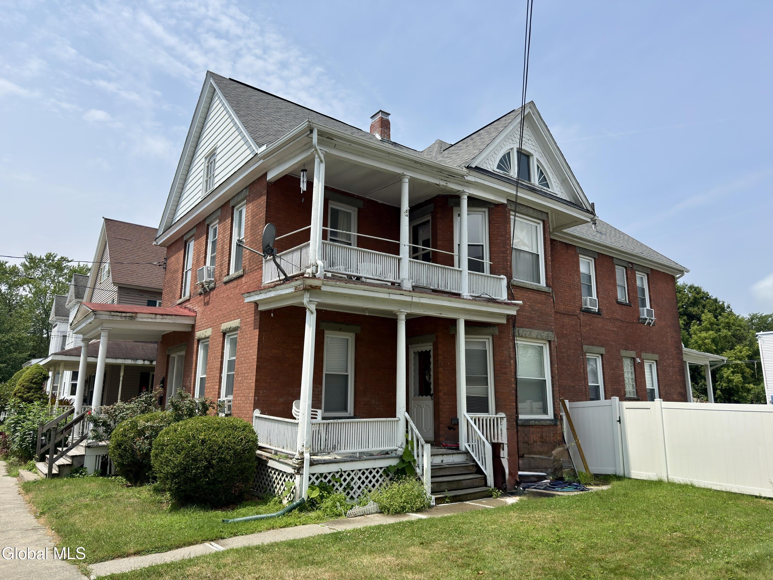 606 Broadway – photo 2