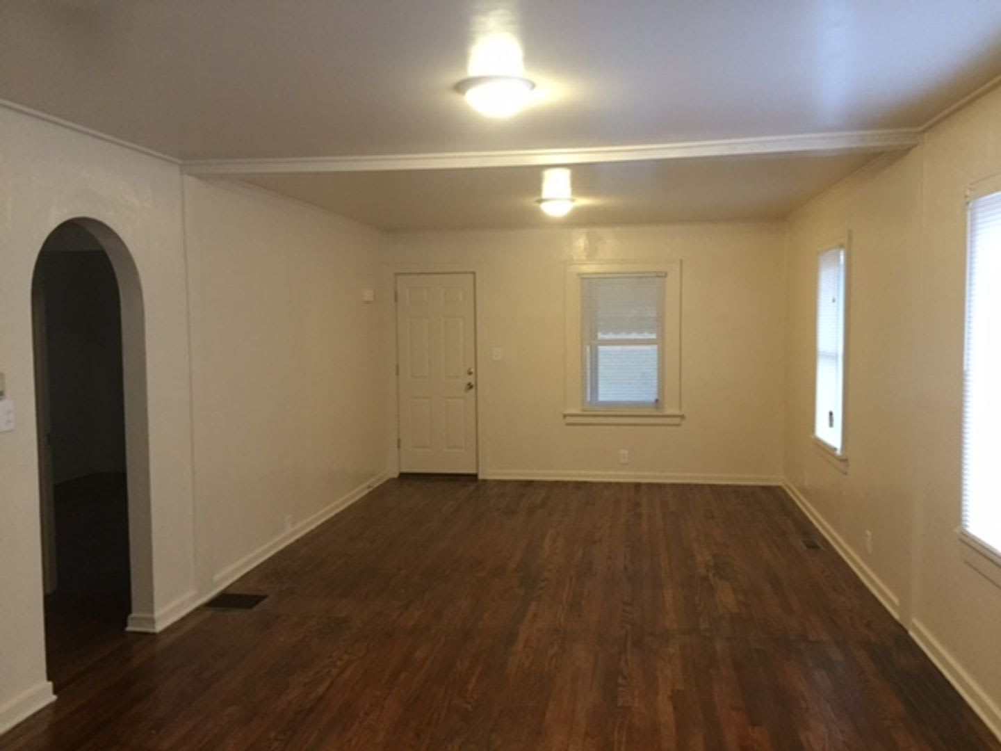 $860.00 2 bedroom, 1 bath with a garage located in Burton – photo 5