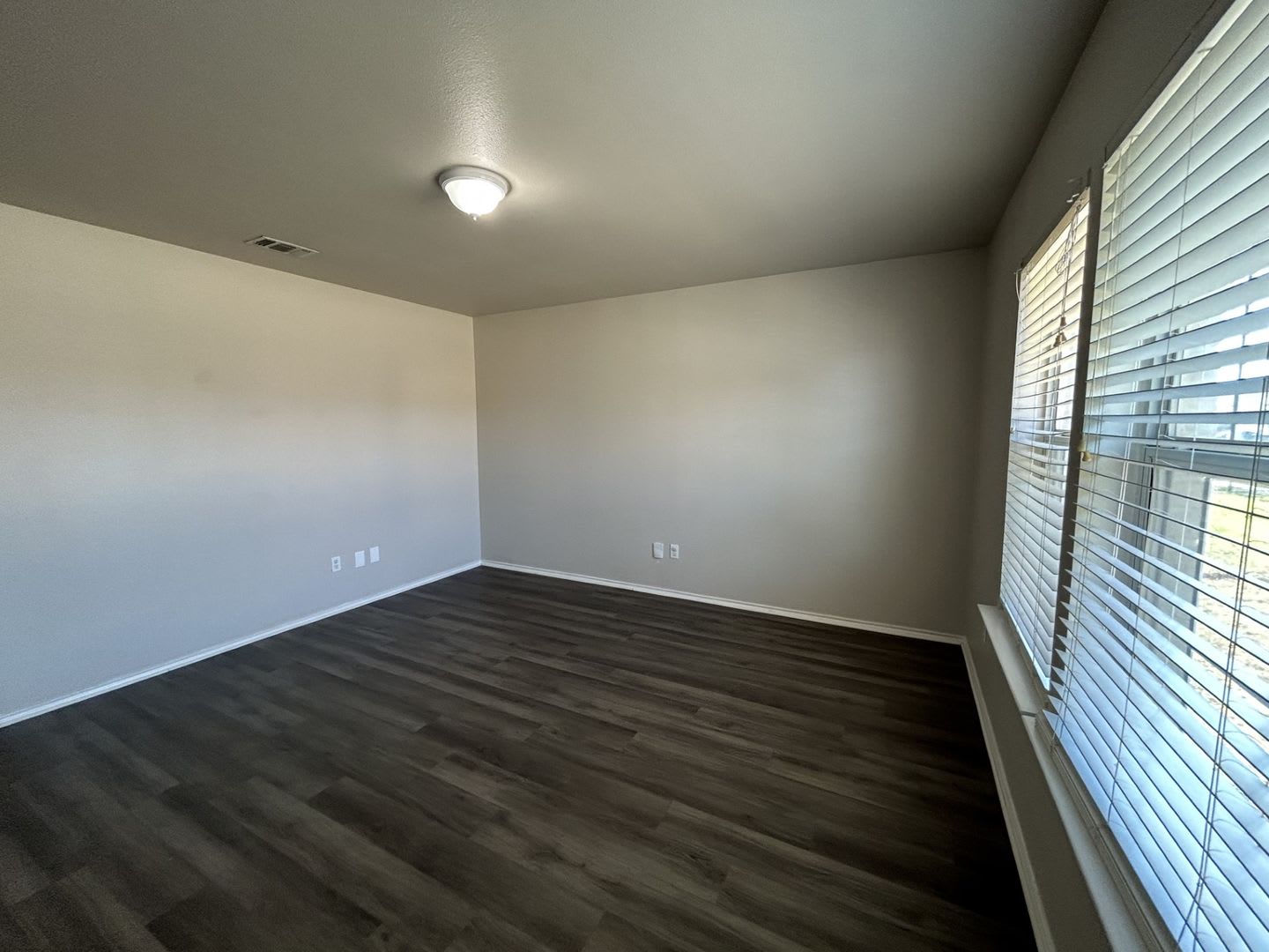 3 BEDROOM 2 BATH W/1 CAR GARAGE AVAILABLE NOW! NEAR LACKLAND AFB! – photo 3