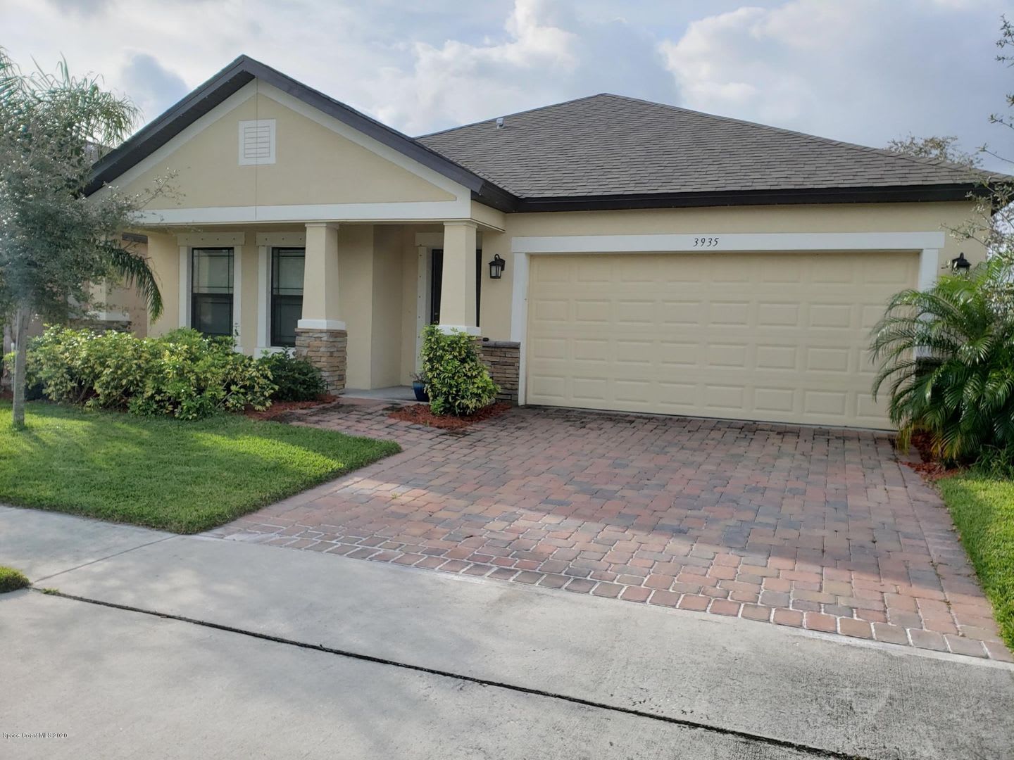 Single Family Home – photo 1