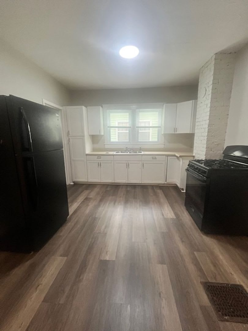 4BR/1BA house- LEASING SPECIAL Move in by 9/15/2026 and receive 50% off of your Deposit. – photo 3