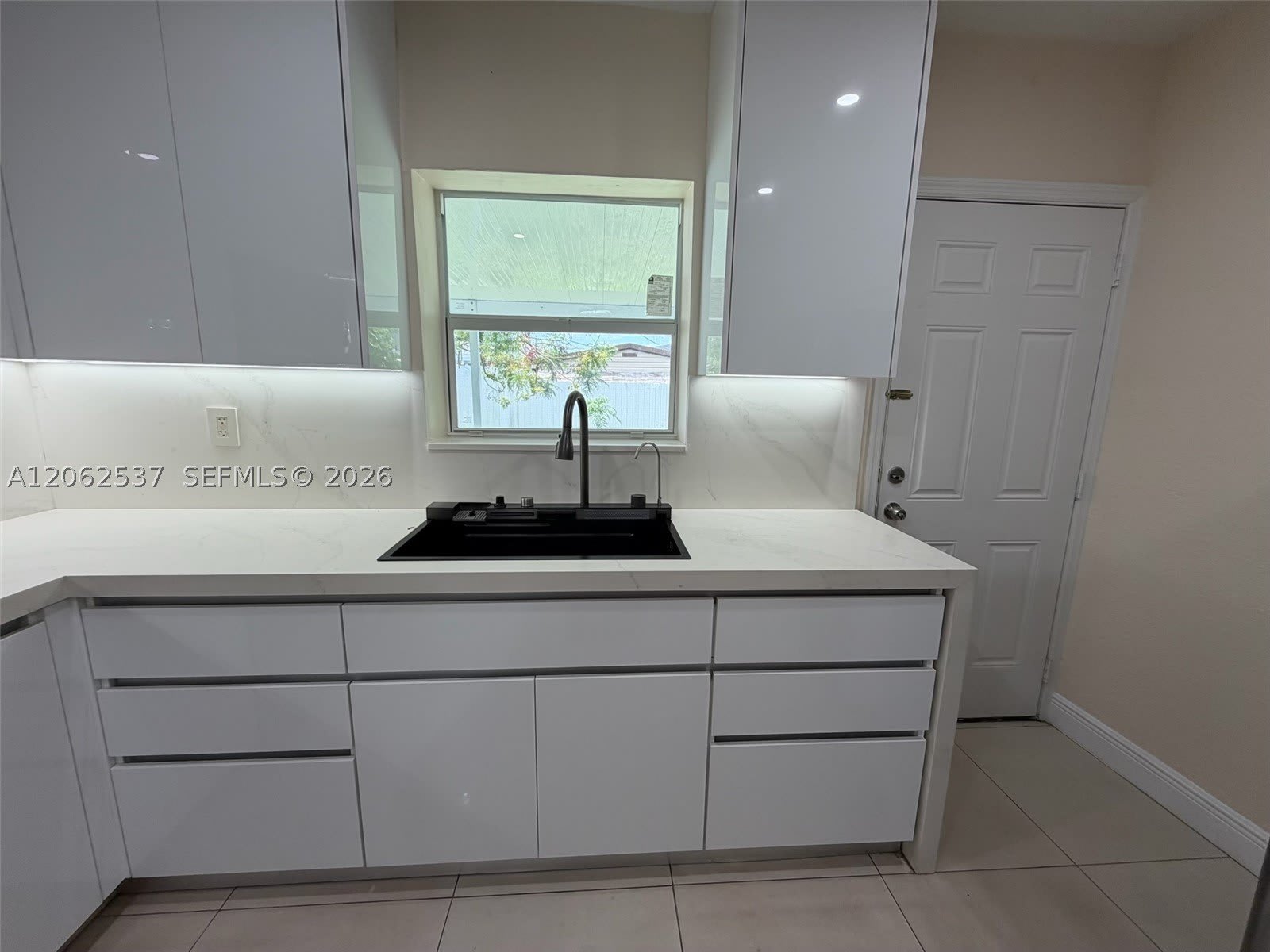 9016 NW 35th Ct – photo 4