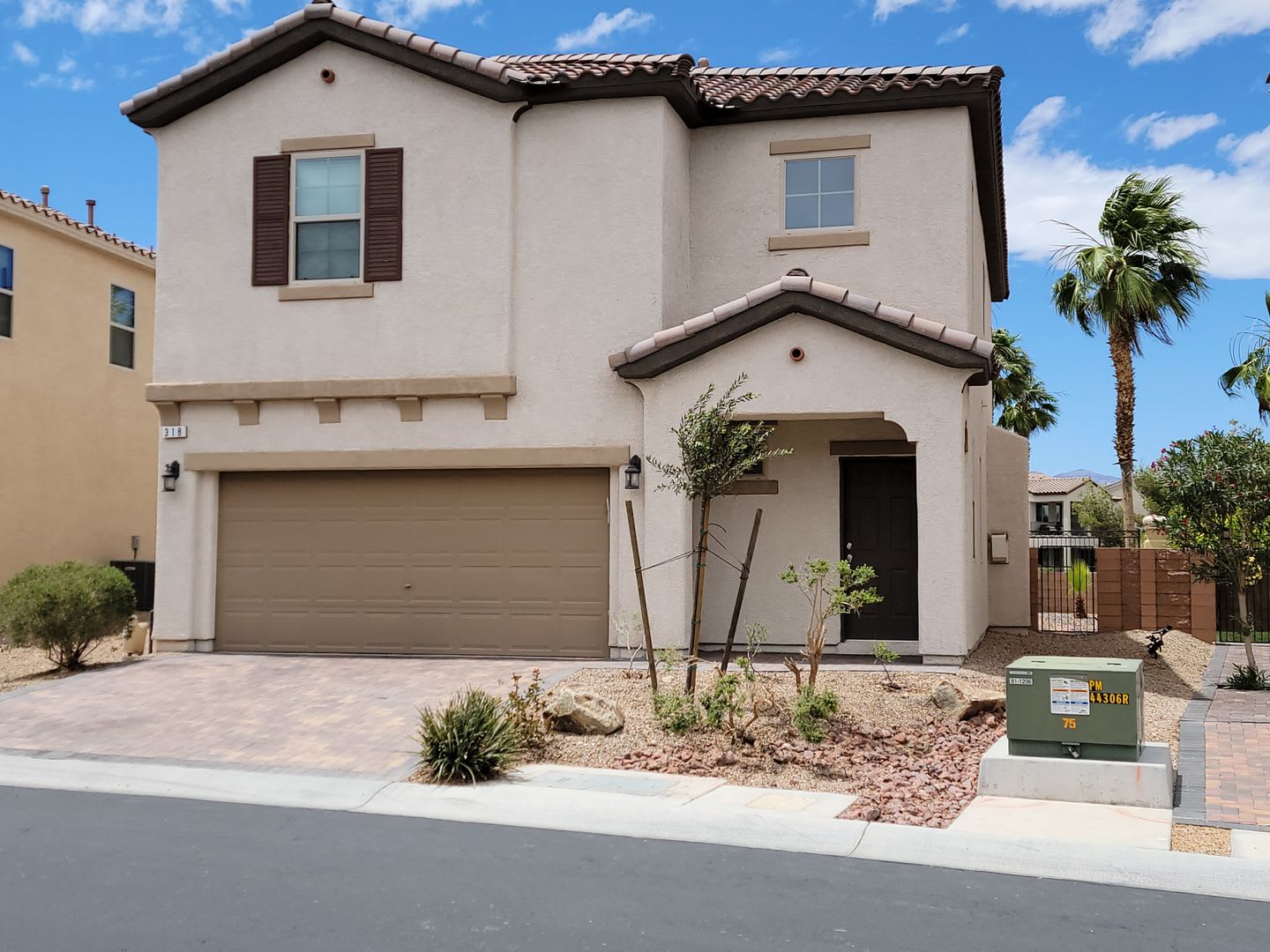 Beautiful Rhodes Ranch home overlooking the golf course – photo 1