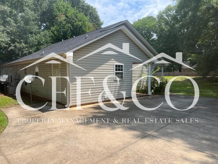 305 Vinyard Road – photo 2