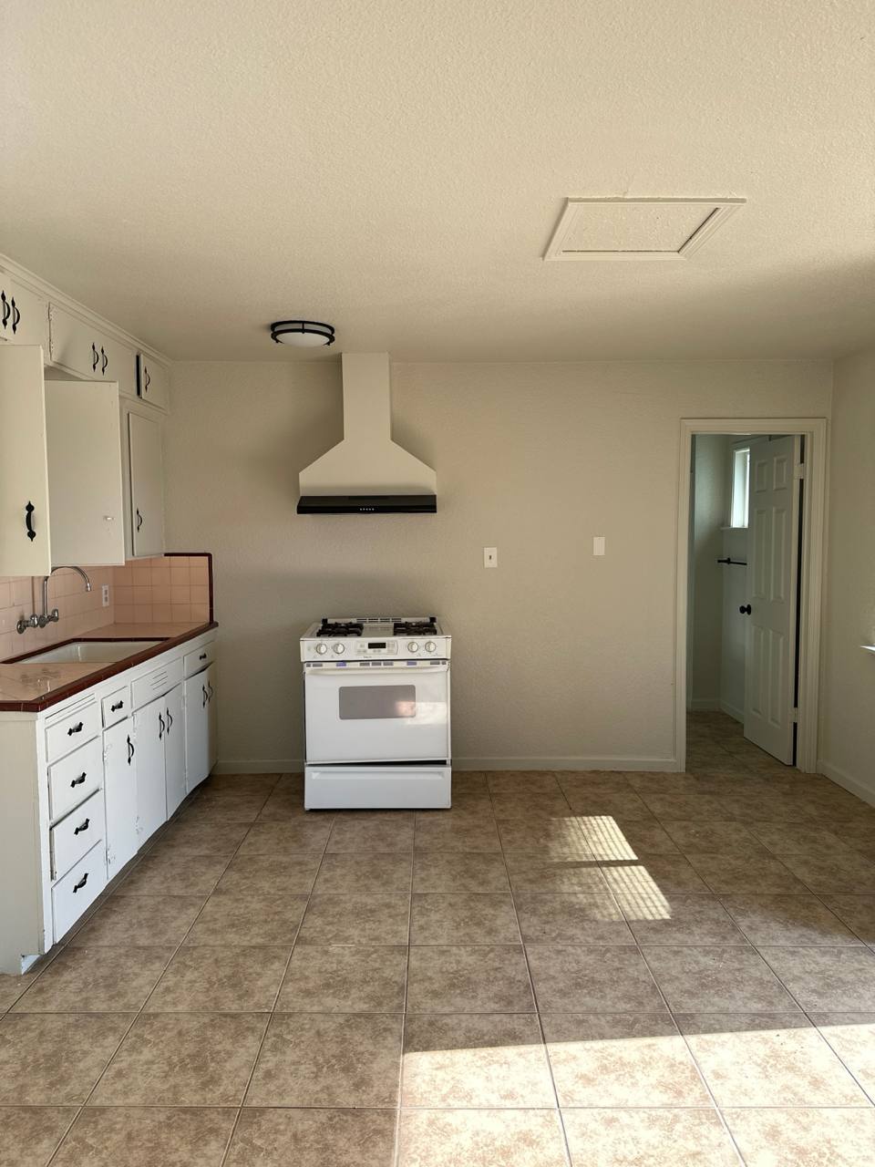 1161 Letts Avenue Unit B – photo 2